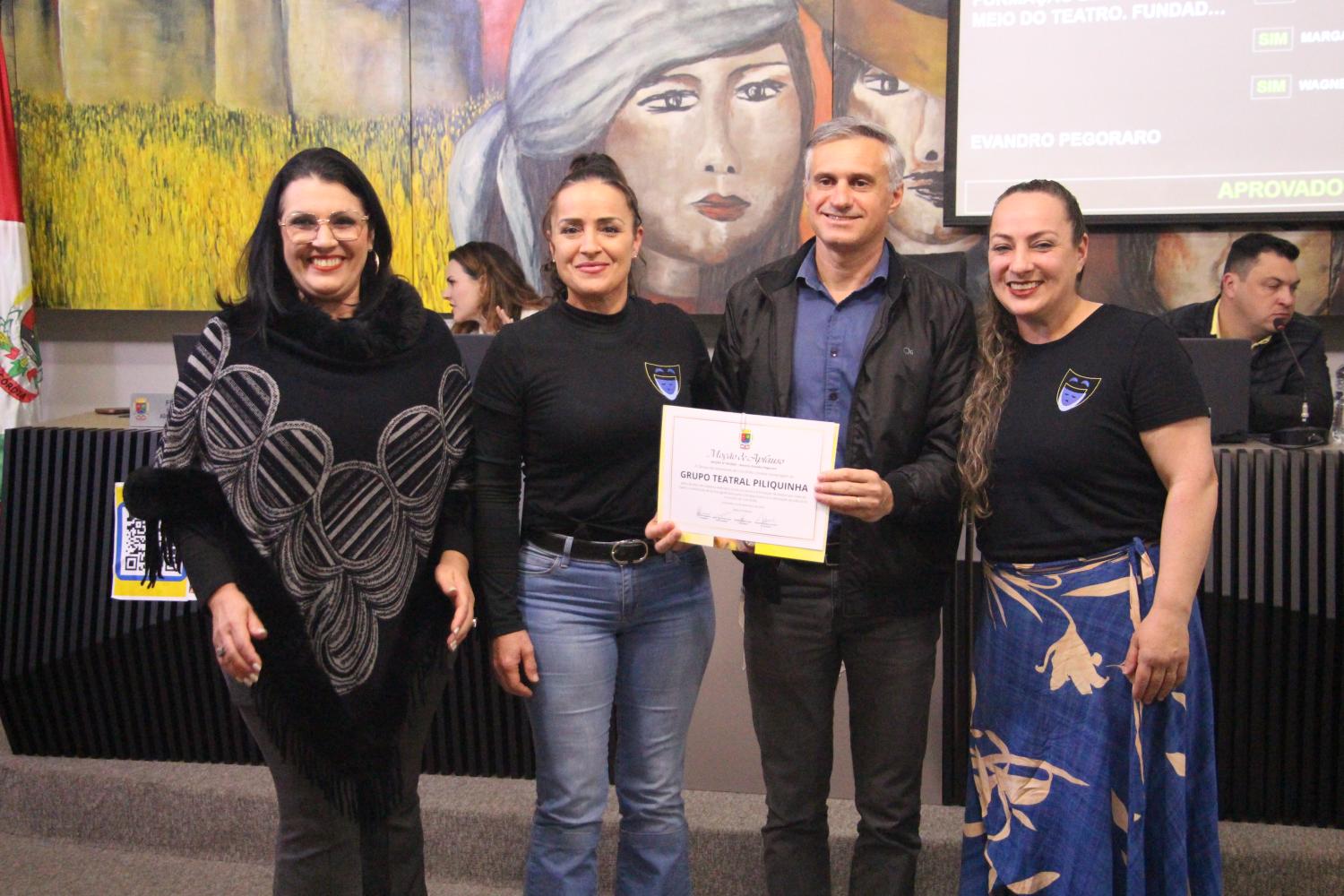 Câmara homenageia Grupo Teatral Piliquinha pelos 30 anos de trajetória